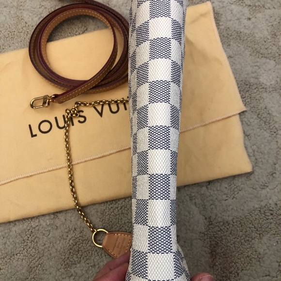 Louis Vuitton Eva Clutch - Picture 5 of 10